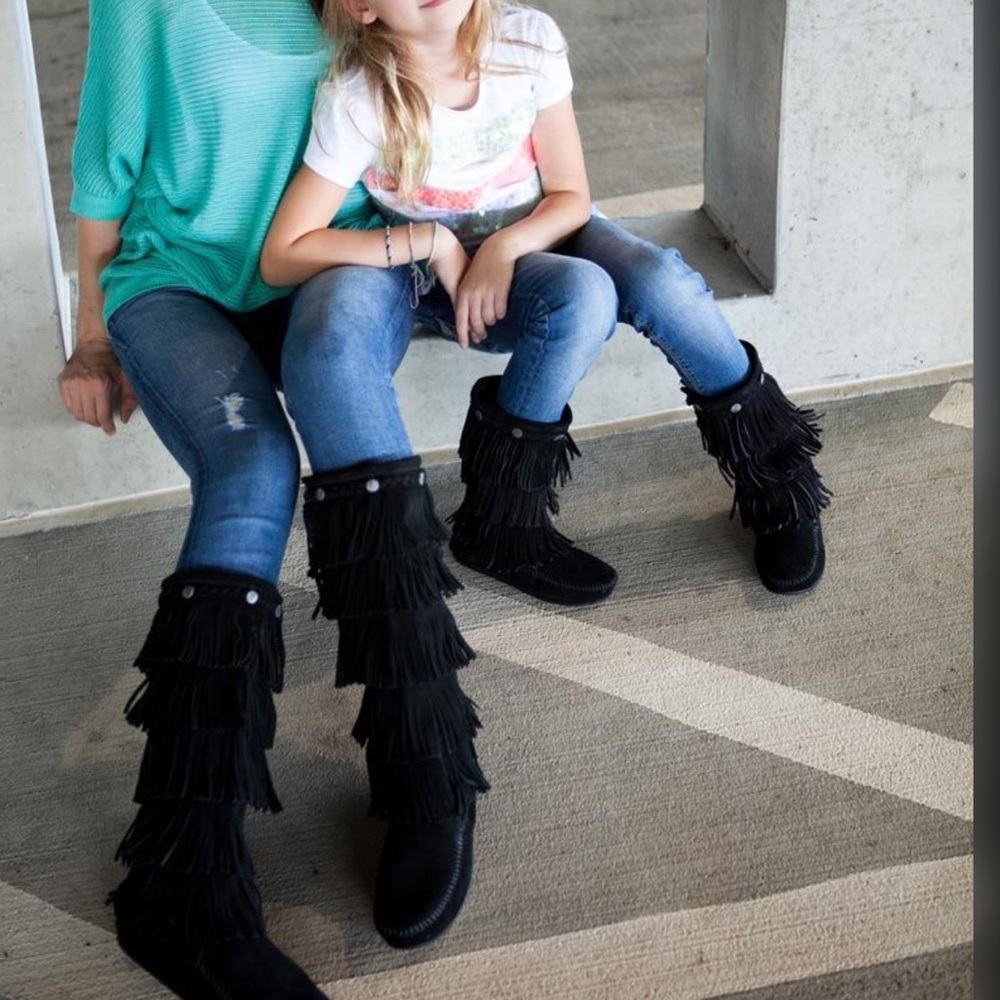 MINNETONKA 3 Layer Fringe Boot in Black